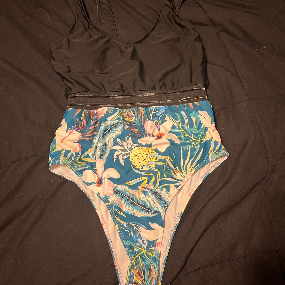 SHEIN Black and Tropical Print One Piece Swimsuit